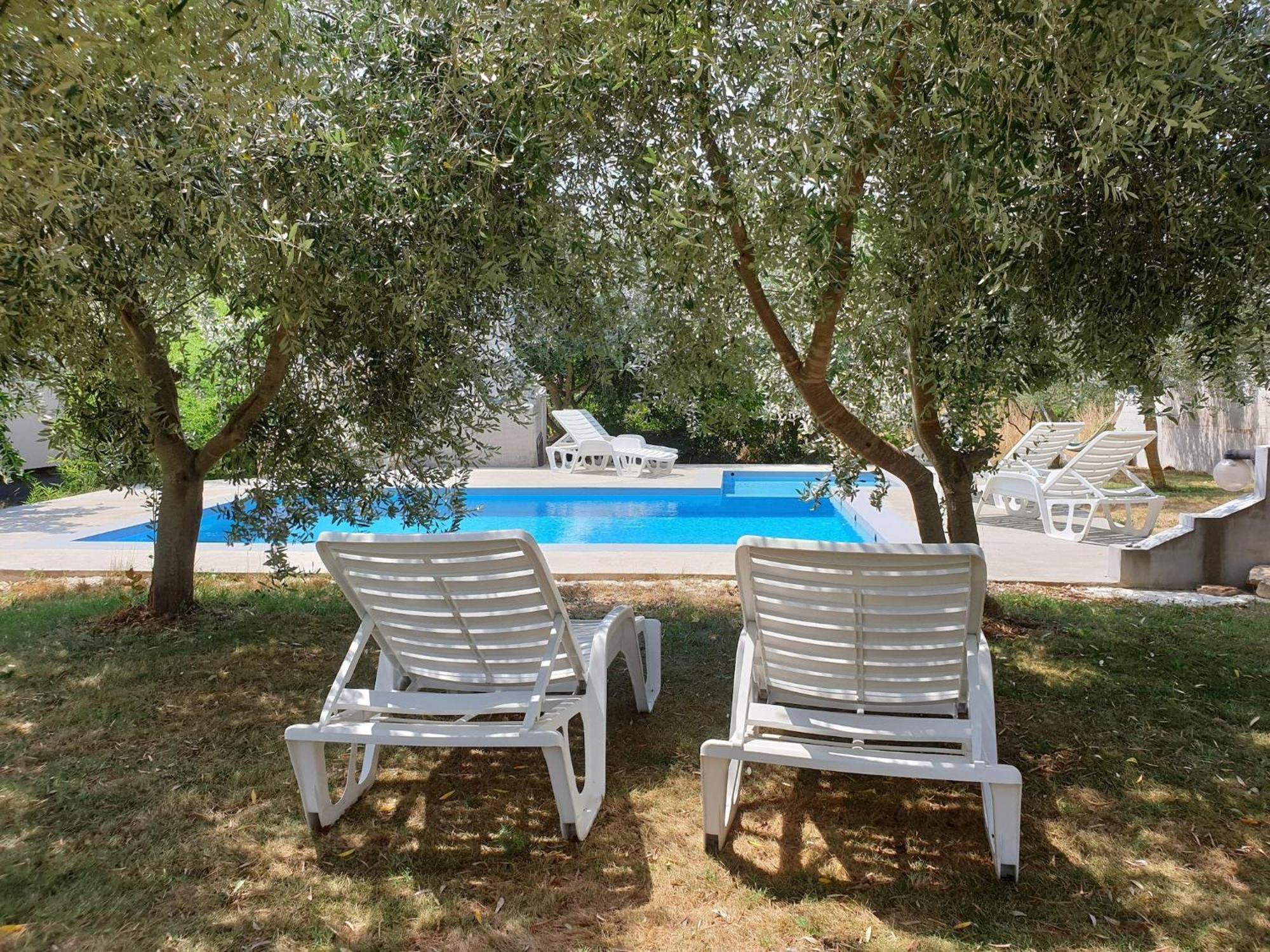 Modern Apartment In Banjole With Pool Bagian luar foto