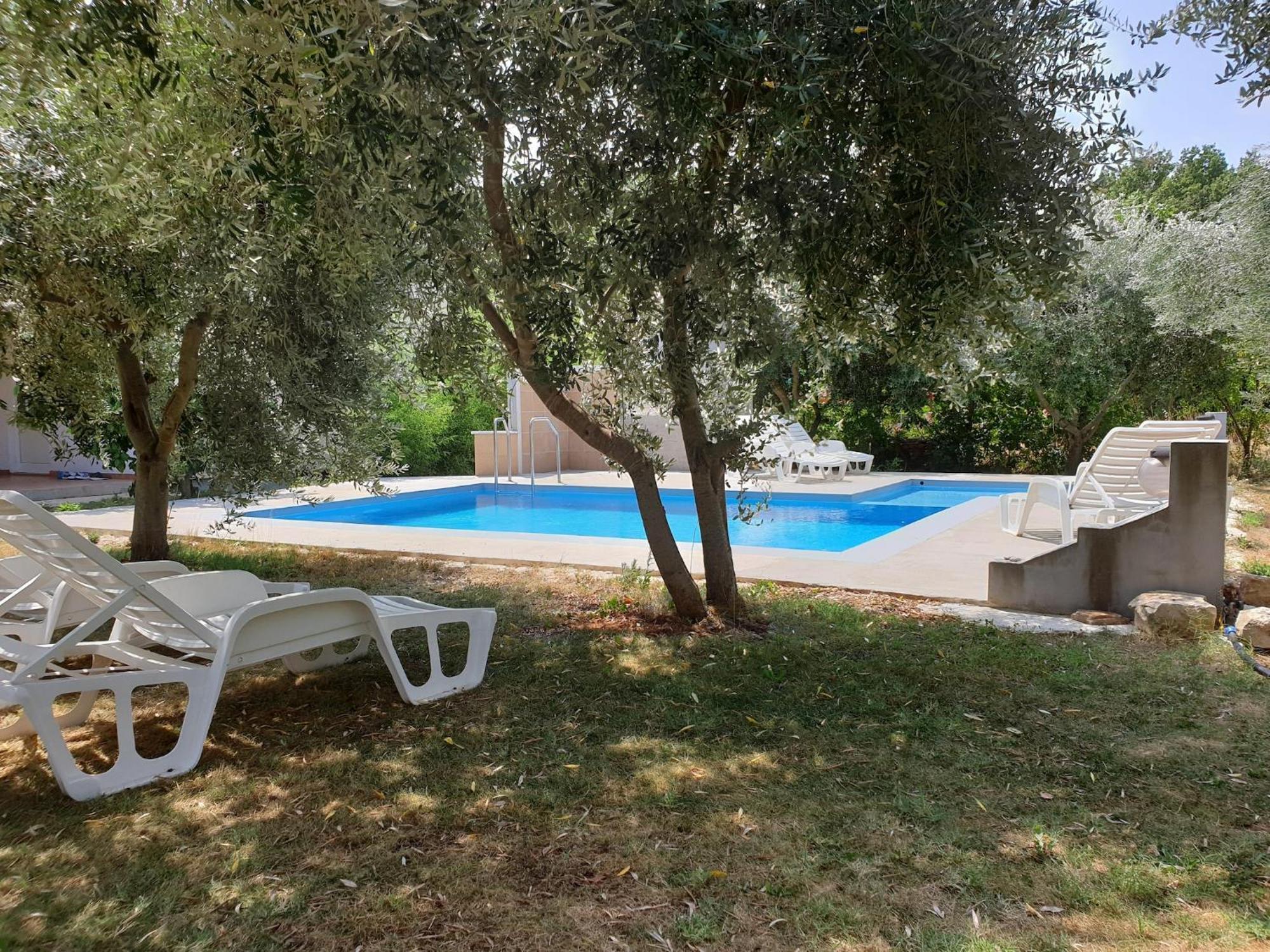 Modern Apartment In Banjole With Pool Bagian luar foto